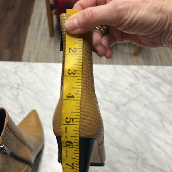 Donald J Pliner Deniz 82 Leather Pointed Toe Ankle Boot NEW Size 7.5 - Picture 9 of 12